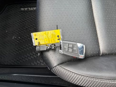 Certified 2022 Volkswagen Atlas Cross Sport SEL image 39