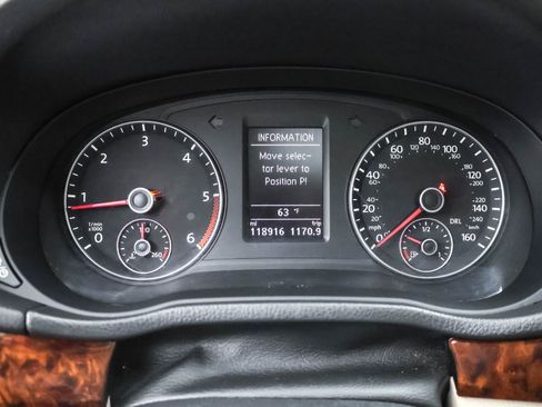 Used 2013 Volkswagen Passat TDI SEL Premium FWD image 9