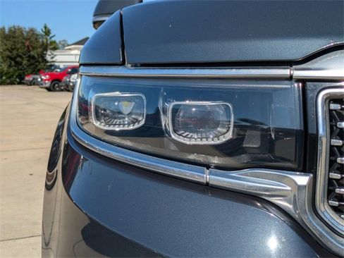 Used 2022 Jeep Grand Wagoneer Series III w/ Rear Seat Video Group 1 image 10