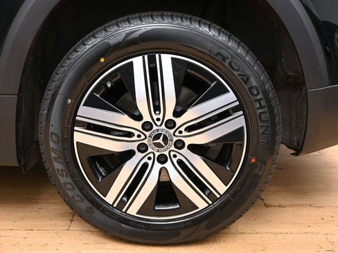 Used 2023 Mercedes-Benz EQB 300 4MATIC w/ Exclusive Package image 11