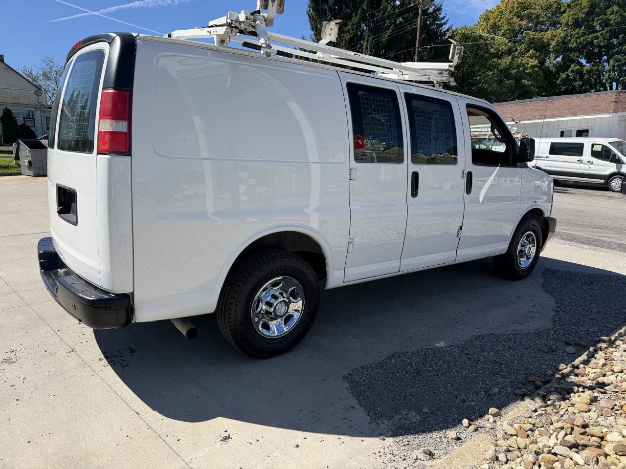 Used 2017 Chevrolet Express 2500 RWD image 5