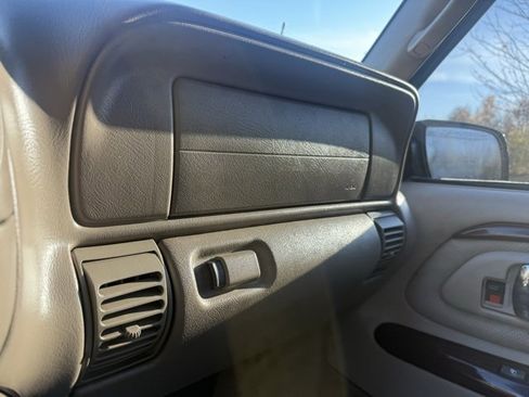 Used 2000 Cadillac Escalade 4WD image 17