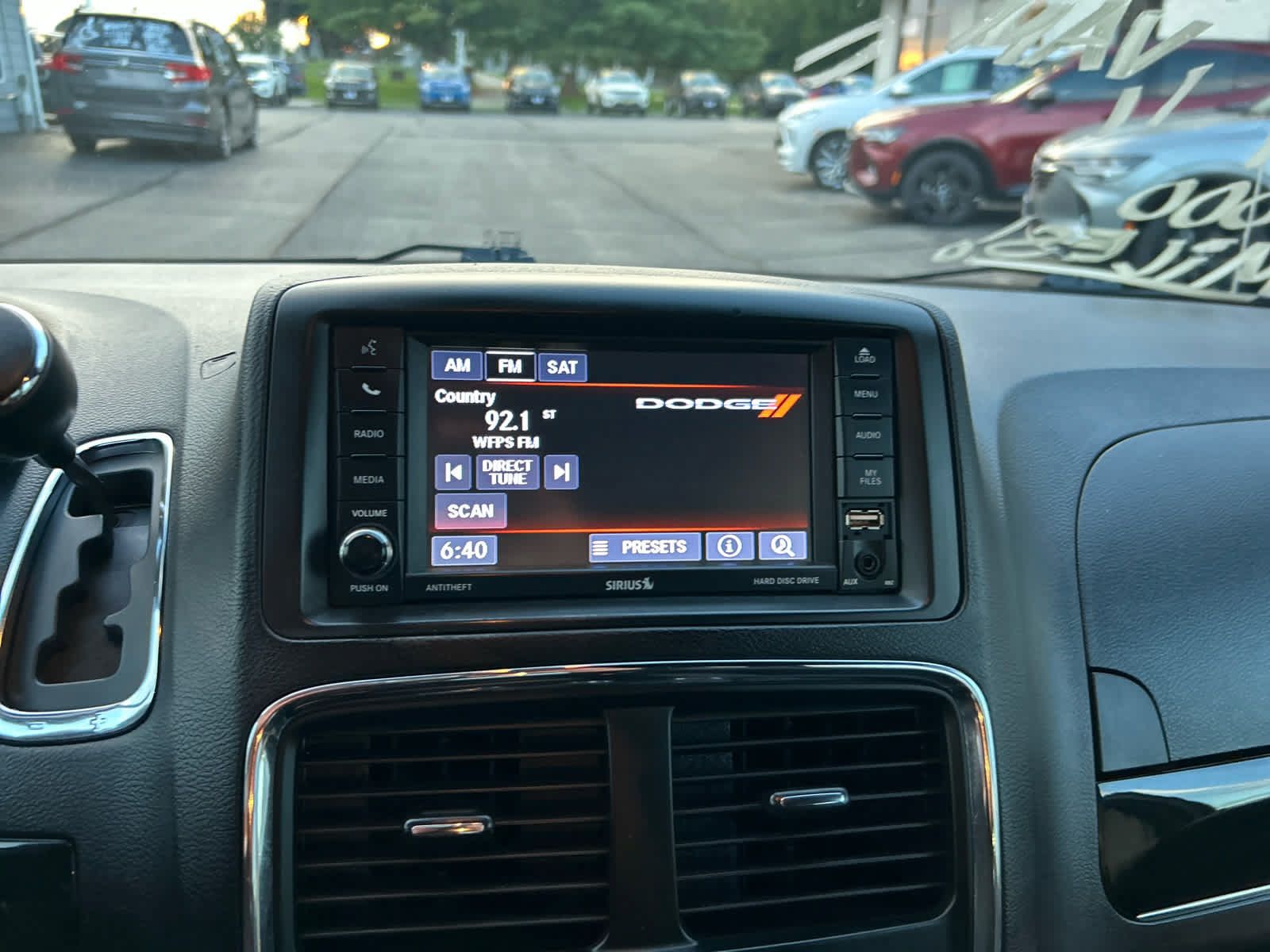 Used 2018 Dodge Grand Caravan SXT FWD image 16