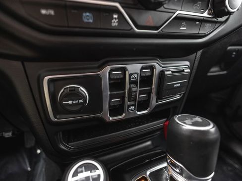 Used 2023 Jeep Wrangler Unlimited Sahara AWD/4WD image 17