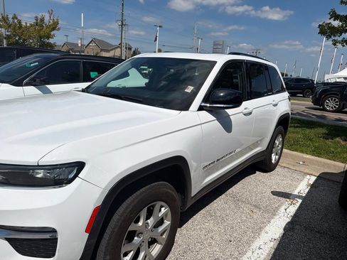 Used 2023 Jeep Grand Cherokee Limited AWD/4WD image 2