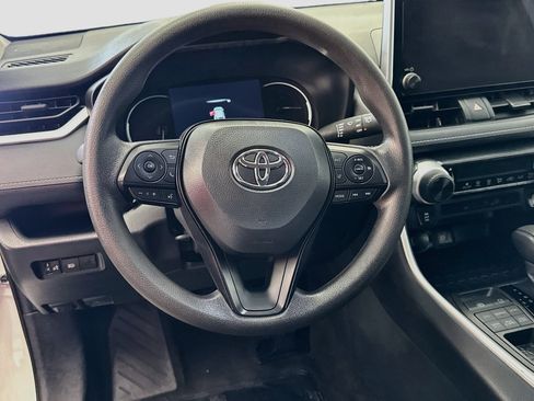 Used 2025 Toyota RAV4 LE AWD/4WD image 18