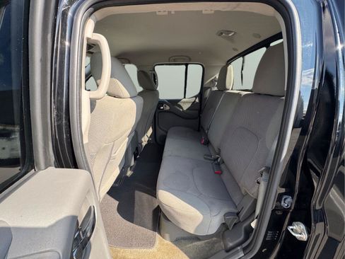 Used 2018 Nissan Frontier SV AWD/4WD image 13