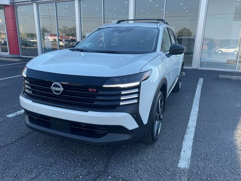 New 2026 Nissan Kicks SR w/ Cold Weather Package image 5