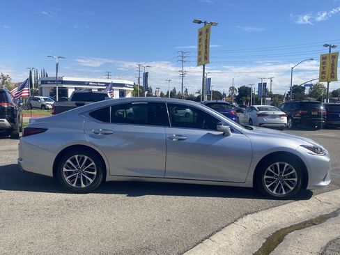 Used 2023 Lexus ES 350 w/ Accessory Package (Z1) image 2