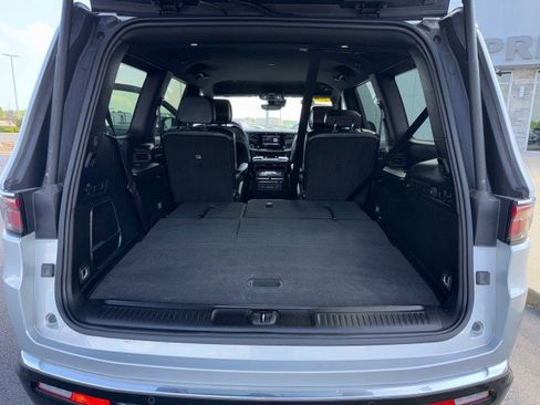 Used 2024 Jeep Wagoneer Series II AWD/4WD image 13