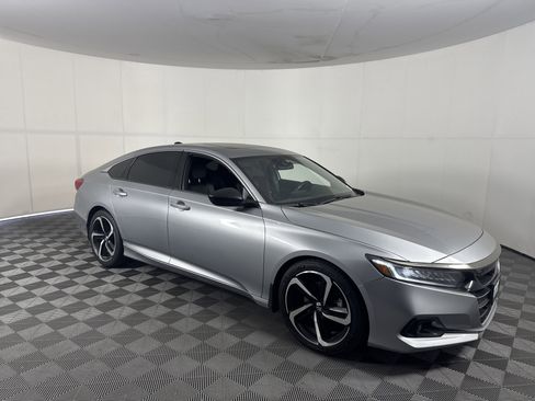 Used 2022 Honda Accord Sport image 2