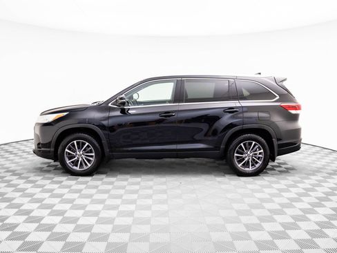 Used 2019 Toyota Highlander SE image 4