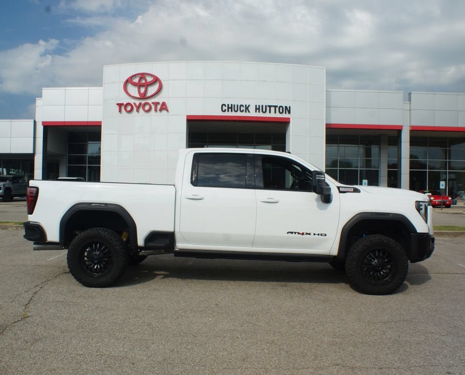 Used 2025 GMC Sierra 2500 AT4X AWD/4WD image 1