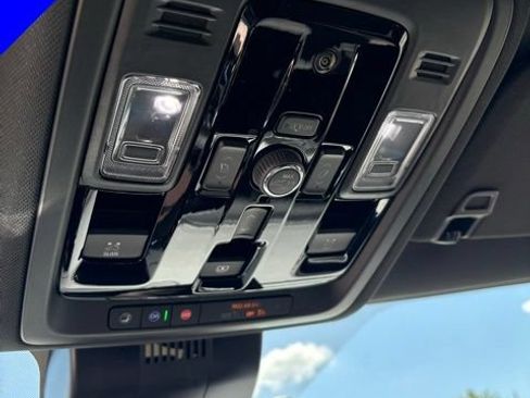 New 2026 Chevrolet Suburban Premier w/ Sun And Tow Package AWD/4WD image 19