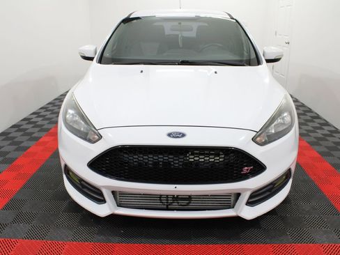Used 2018 Ford Focus ST FWD image 3