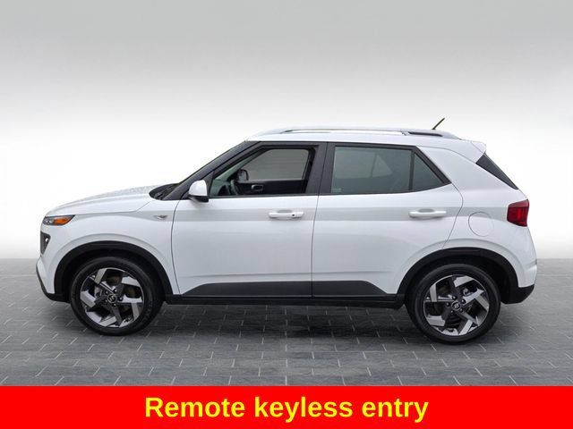 Used 2025 Hyundai Venue SEL FWD image 5