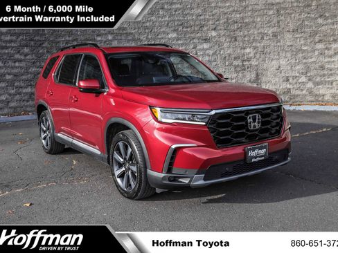 Used 2025 Honda Pilot Touring image 1