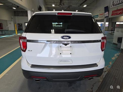 Used 2018 Ford Explorer XLT w/ Equipment Group 202A image 3