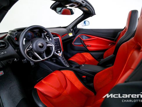 Used 2026 McLaren 750S Spider RWD image 14