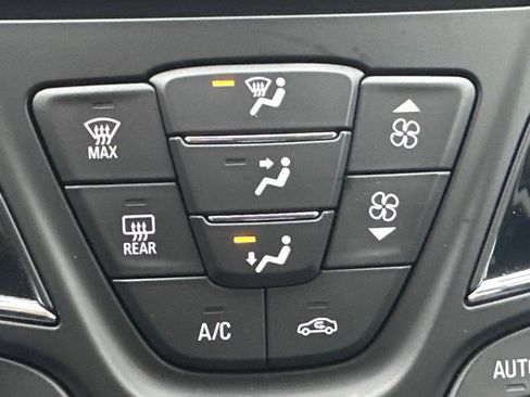 Used 2015 Buick Regal image 25