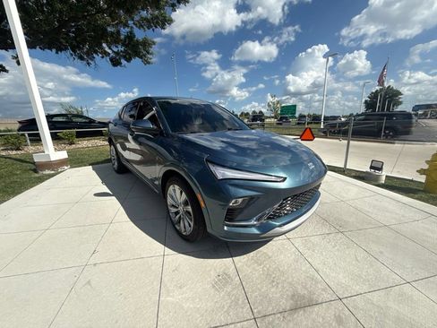 Used 2024 Buick Envista Avenir FWD image 2