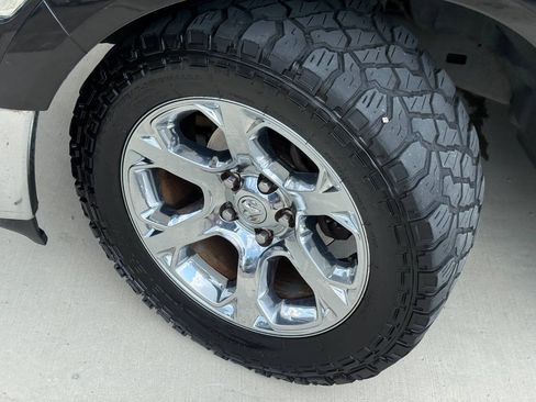 Used 2017 RAM 1500 Laramie AWD/4WD image 11