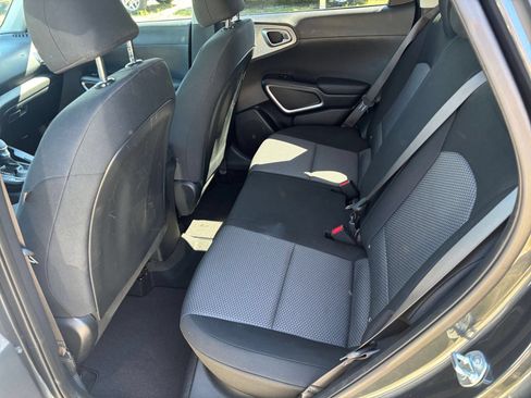 Used 2025 Kia Soul LX w/ LX Technology Package FWD image 25