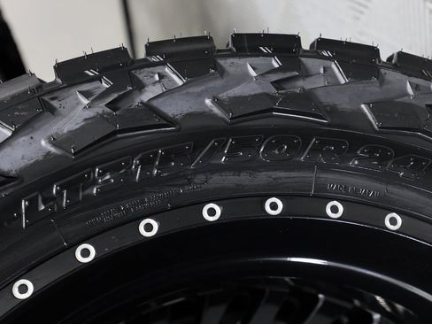 Used 2025 Ford F450 Platinum w/ FX4 Off-Road Package image 53