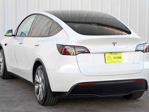 Used 2021 Tesla Model Y Long Range image 50