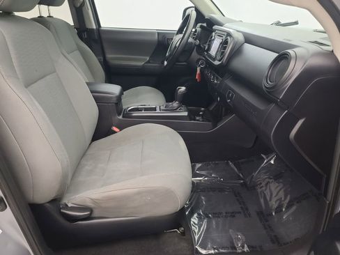 Used 2016 Toyota Tacoma SR image 16