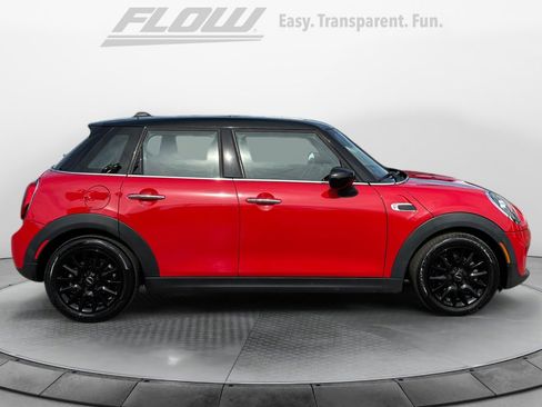 Used 2021 MINI Cooper 4-Door Hardtop w/ Storage Package image 10