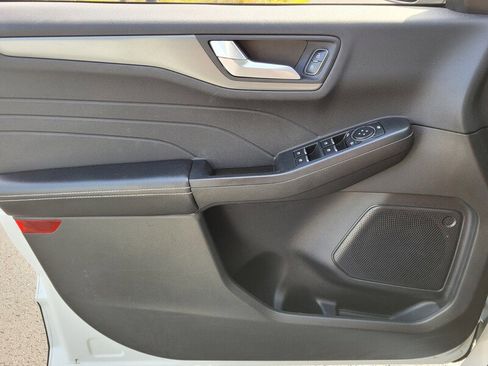 Used 2024 Ford Escape SE image 28