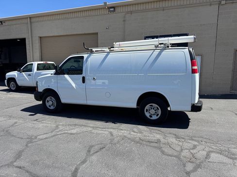 Used 2015 Chevrolet Express 2500 RWD image 5