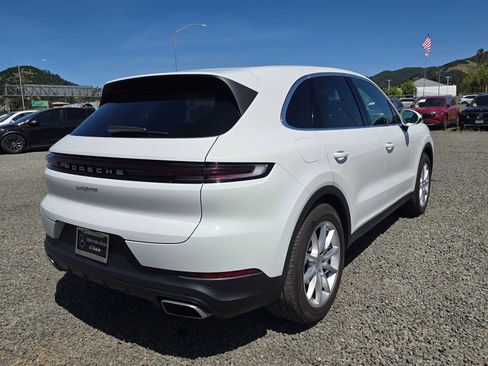Used 2024 Porsche Cayenne AWD/4WD image 14