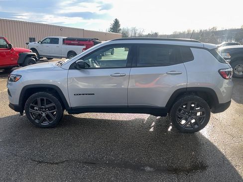 New 2026 Jeep Compass Latitude image 8