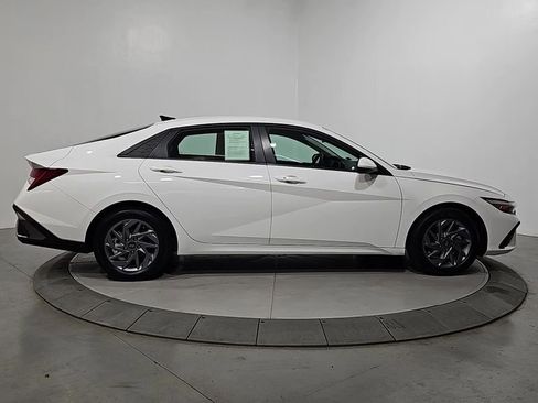 Certified 2025 Hyundai Elantra Hybrid FWD image 7