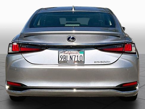 Certified 2022 Lexus ES 300h w/ Accessory Package FWD image 4