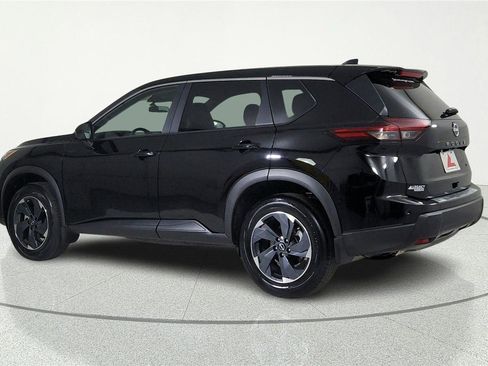 Used 2024 Nissan Rogue SV FWD image 4