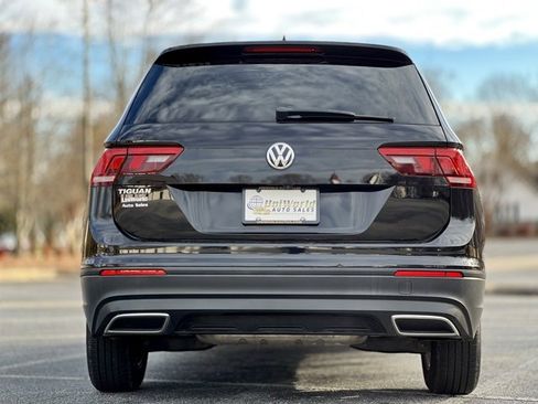 Used 2020 Volkswagen Tiguan S image 6