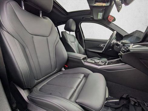 Used 2023 BMW 330i Sedan w/ Premium Package image 21