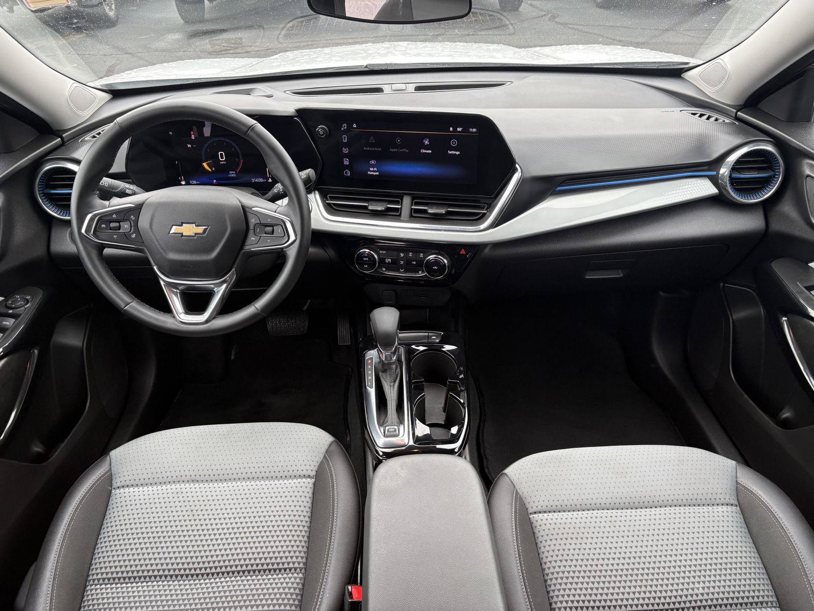 Used 2025 Chevrolet Trax LT w/ LT Convenience Package FWD image 12