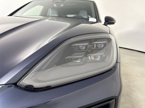 New 2026 Porsche Cayenne GTS image 11
