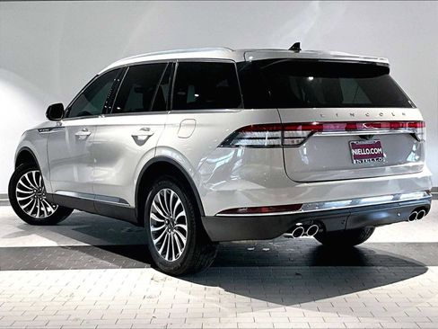 Used 2023 Lincoln Aviator AWD w/ Premium Package image 3