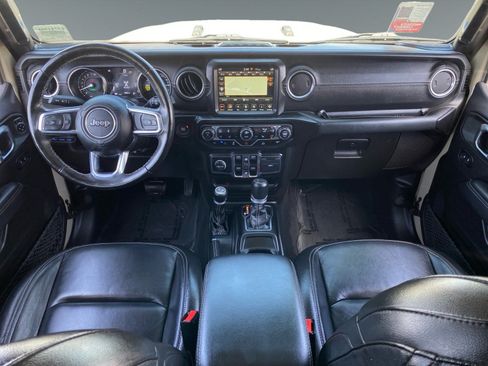 Used 2022 Jeep Wrangler Unlimited Sahara w/ Cold Weather Group AWD/4WD image 10
