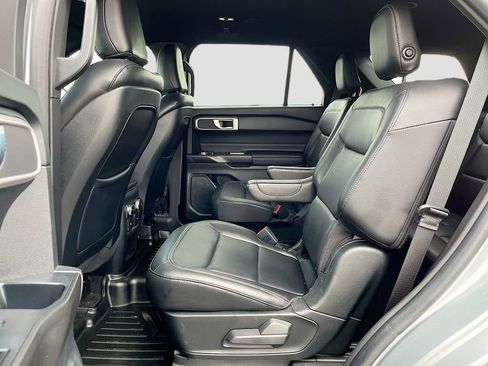 Used 2020 Ford Explorer XLT w/ Equipment Group 202A image 23