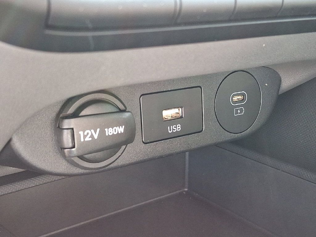 Used 2024 Hyundai Elantra SE FWD image 24