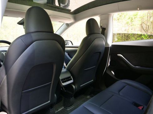 Used 2025 Tesla Model Y Long Range image 28