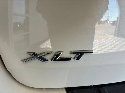 Used 2021 Ford Explorer XLT w/ Equipment Group 202A AWD/4WD image 8