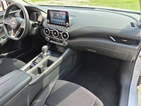 Used 2025 Nissan Sentra SV FWD image 31