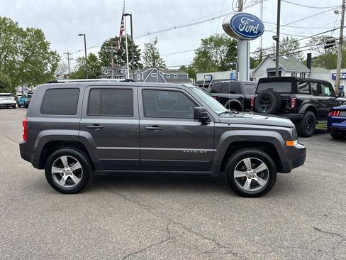 Used 2017 Jeep Patriot High Altitude AWD/4WD image 8